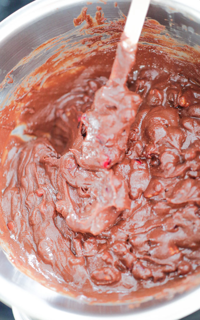 Bowl of melted chocolate.