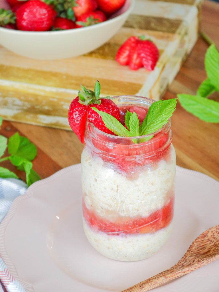 strawberry rhubarb overnight oats