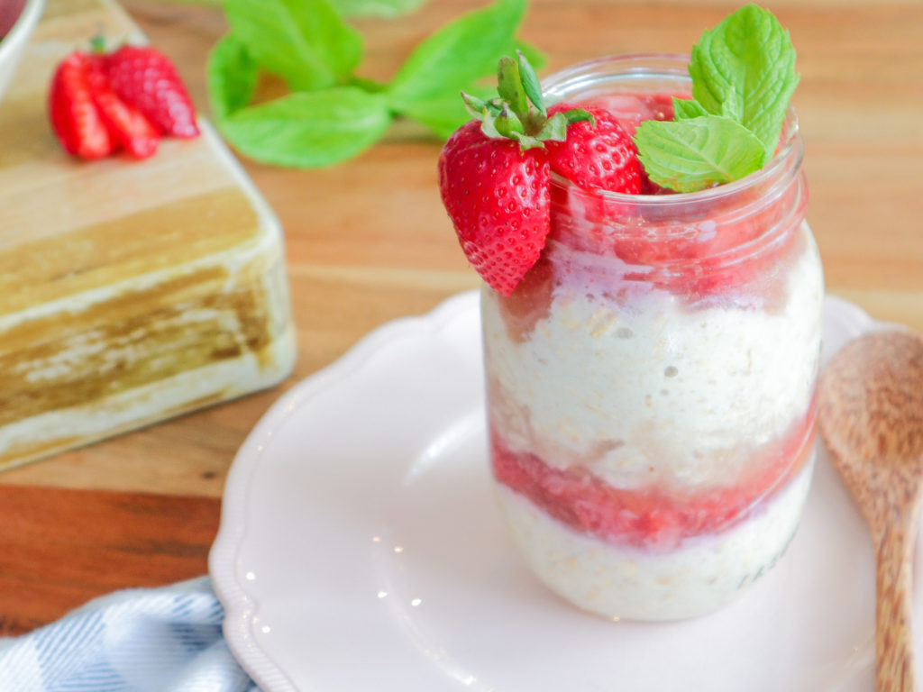 strawberry rhubarb overnight oats