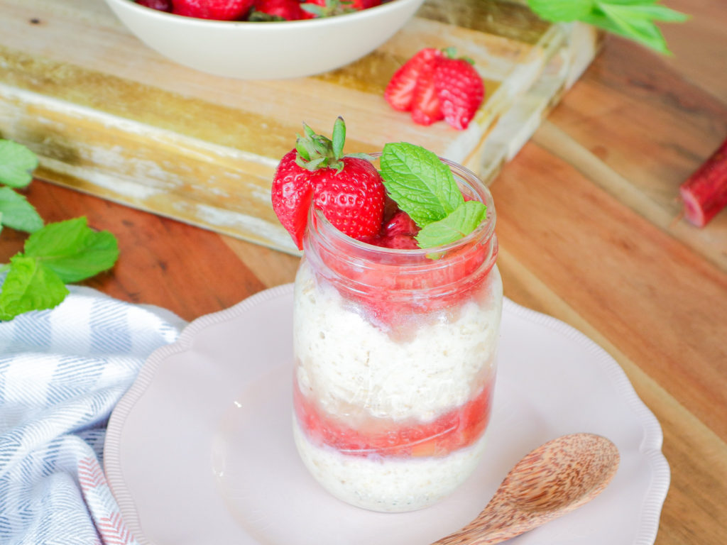 strawberry rhubarb overnight oats